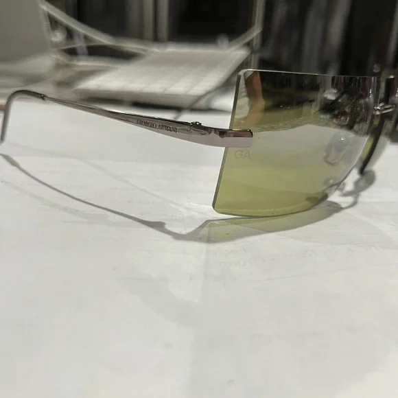Authentic Giorgio Armani sunglasses. - Picture 8 of 8